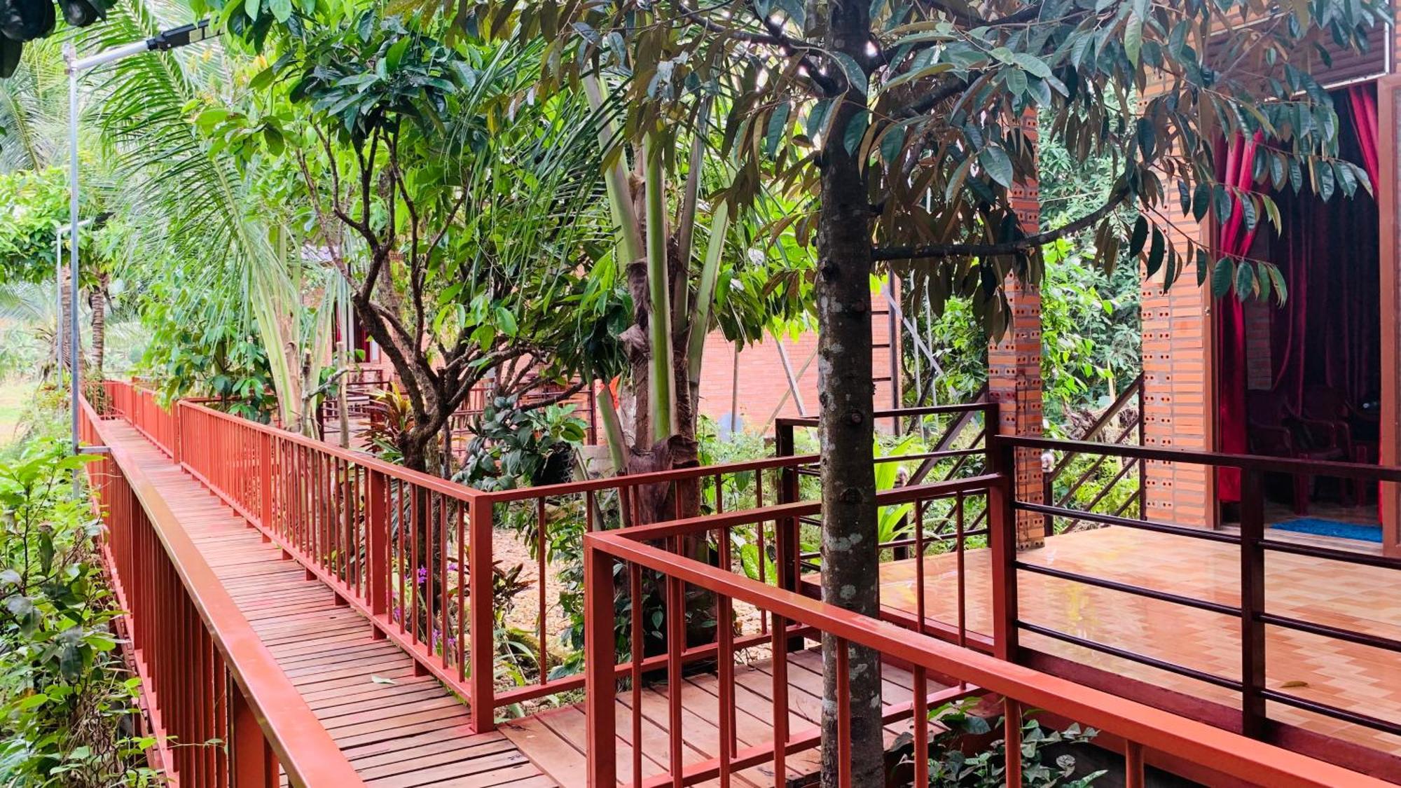Gibbon Singing Home Stay Quan Tom Exterior photo