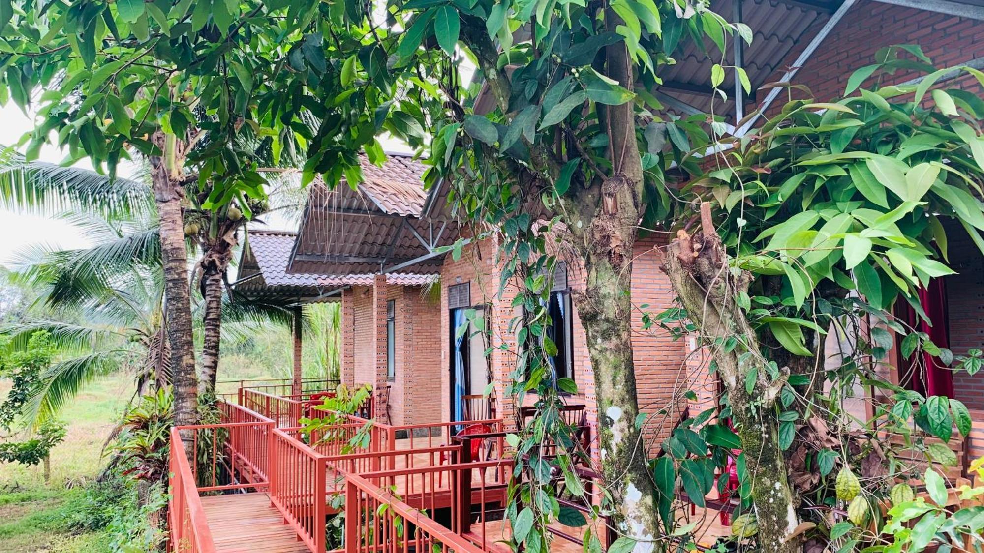 Gibbon Singing Home Stay Quan Tom Exterior photo