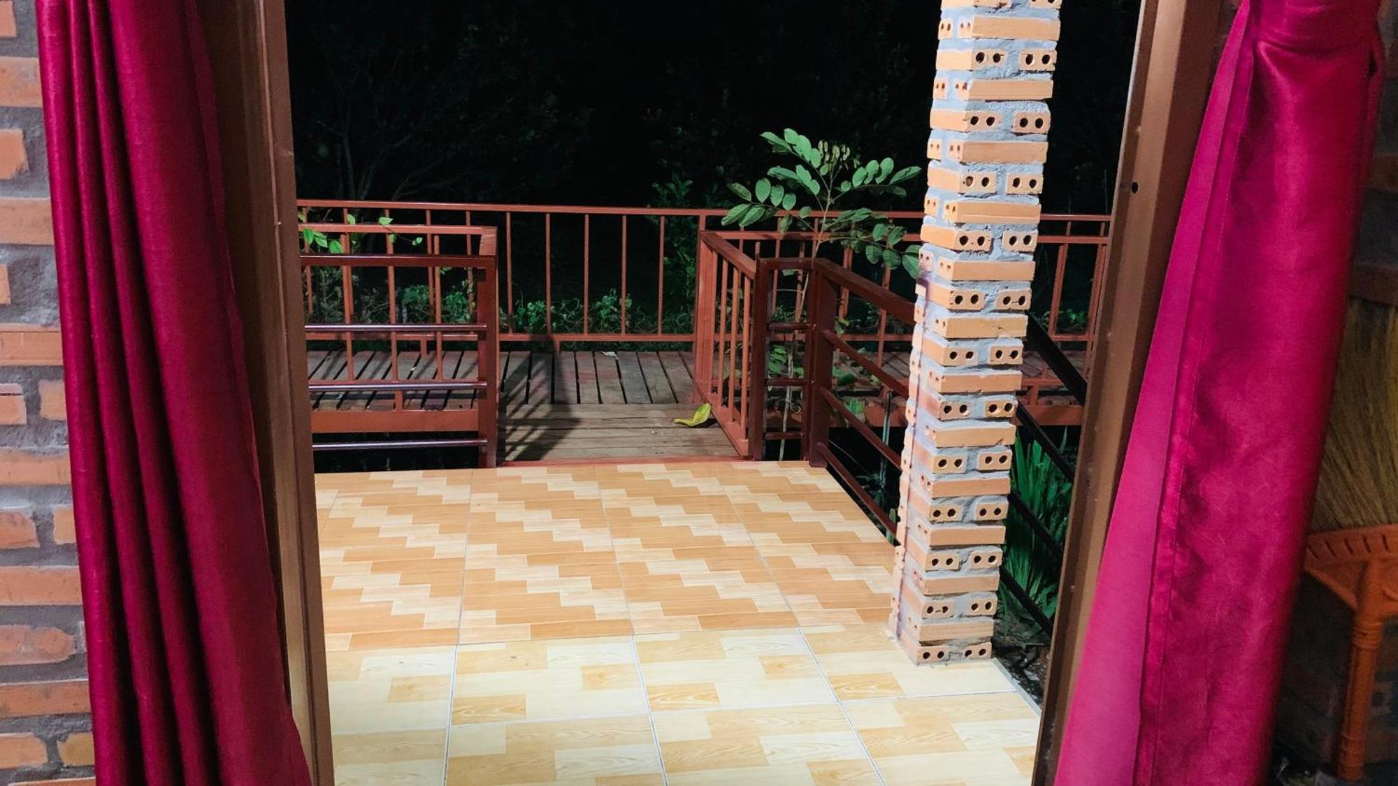 Gibbon Singing Home Stay Quan Tom Exterior photo