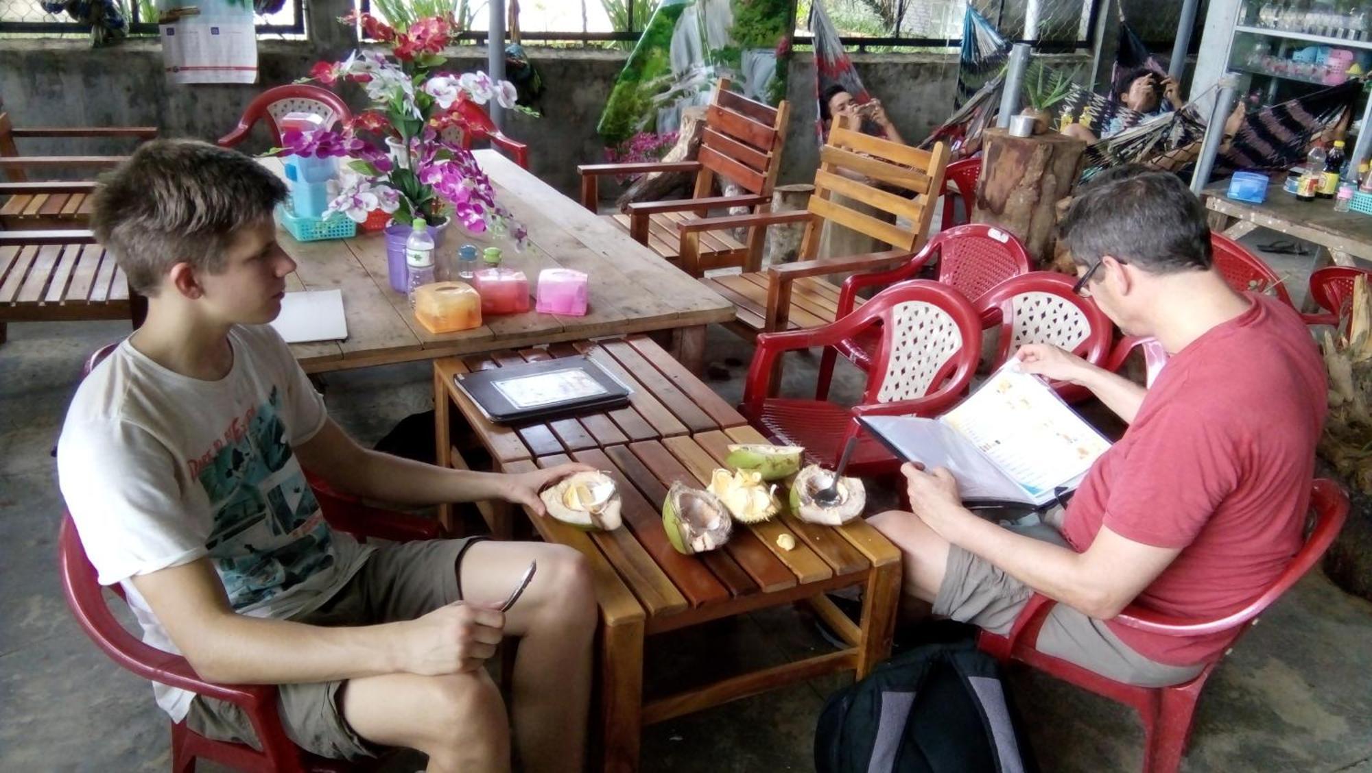 Gibbon Singing Home Stay Quan Tom Exterior photo
